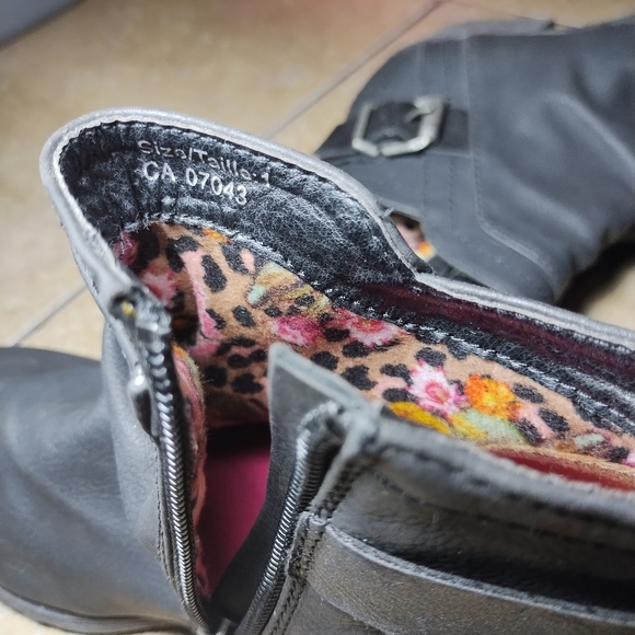 Blowfish Girls Genuine Leather Black Zip Up Booties Size 1 - Picture 6 of 8